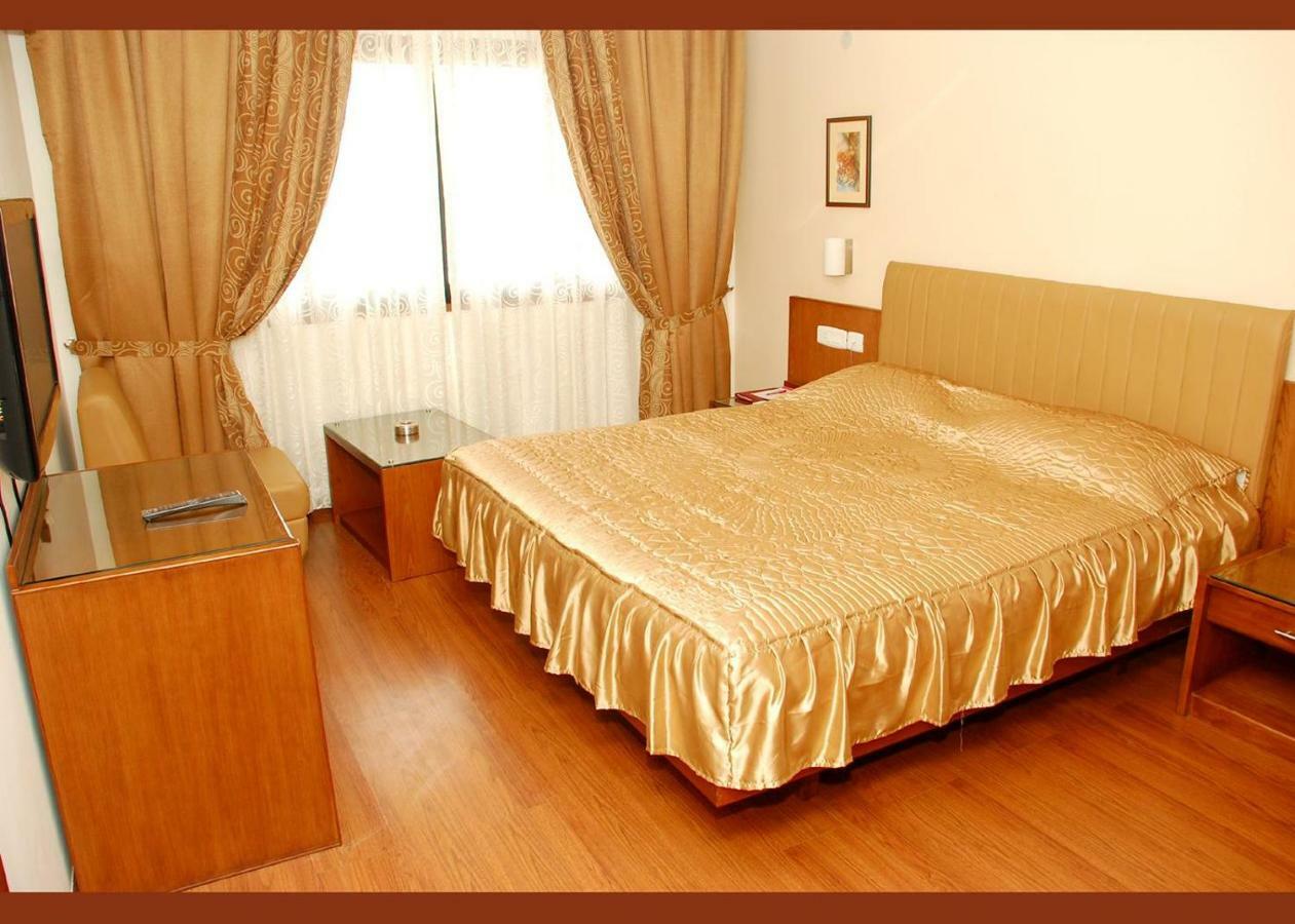Hotel Deepa Comforts Mangalore Luaran gambar